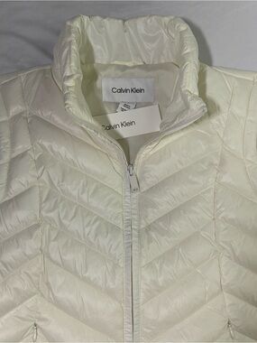 Calvin Klein Women’s White Quilted Chevron Puffer Jacket
